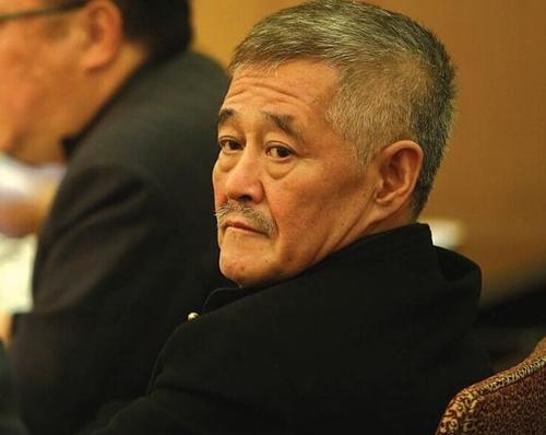 赵本山急流勇退的智慧,从万众瞩目到急流勇退