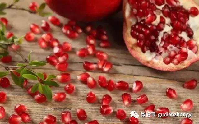 石榴晶莹剔透,石榴暗红色小粒特别酸