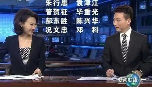新闻联播结束后收稿子的原因,为什么新闻联播结尾要收稿子