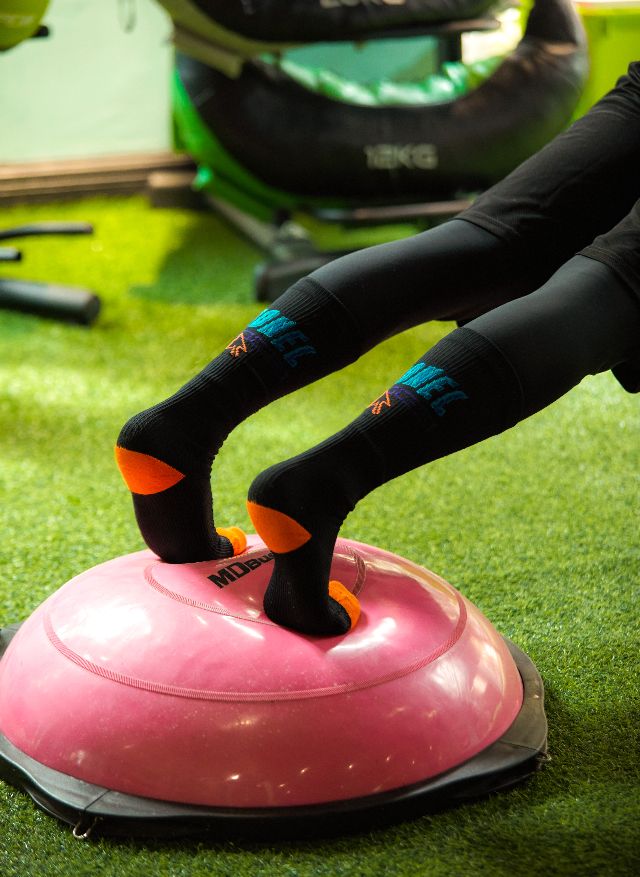 买什么样的足球袜耐穿,足球袜与训练袜的区别