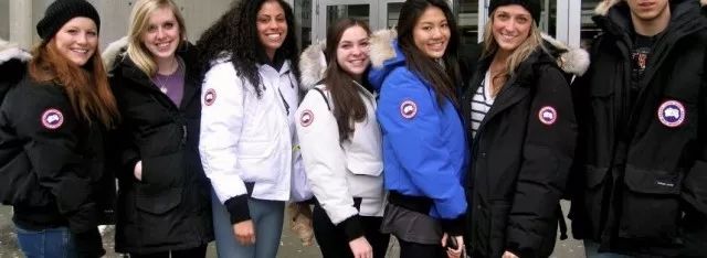 加拿大鹅被抢,加拿大羽绒服moose