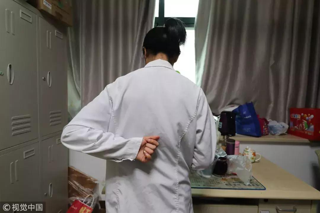 我才25岁肩膀就开始疼了,我才25岁腰已经废了