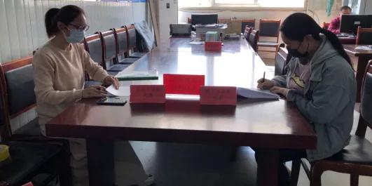 签订两个劳动合同,两家公司签两份劳动合同