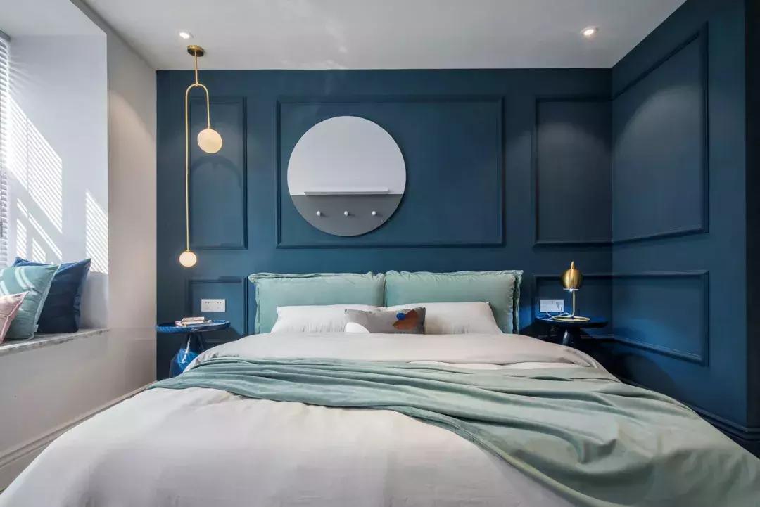 卧室放不下两个床头柜放什么好看,卧室太小床头柜效果图