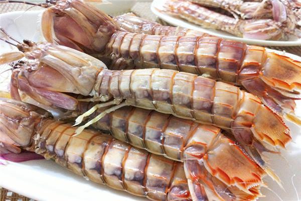 吃皮皮虾被扎了手有点疼,吃皮皮虾扎手肿了怎么办