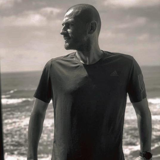 卡西退役引发足球大规模致敬,卡西重回皇马