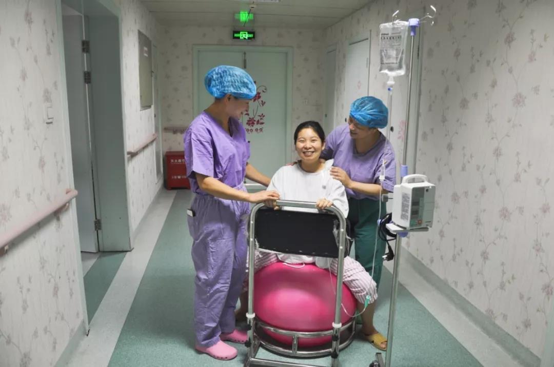 顺产妇女坐月子需要关注什么,产后三天怎么照顾宝宝