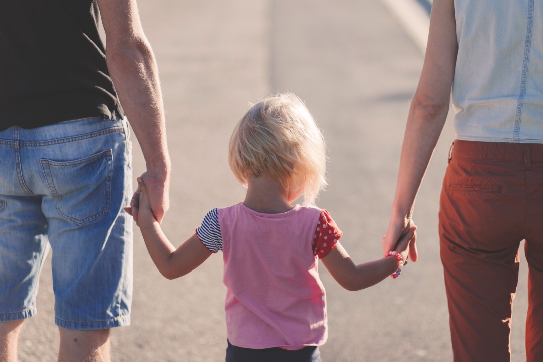 孩子对母乳太过留恋怎么办,孩子留恋妈妈的陪伴