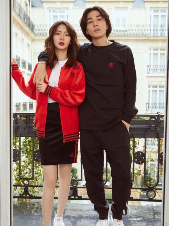 戚薇夫妇甜蜜视频,戚薇夫妇穿大西装