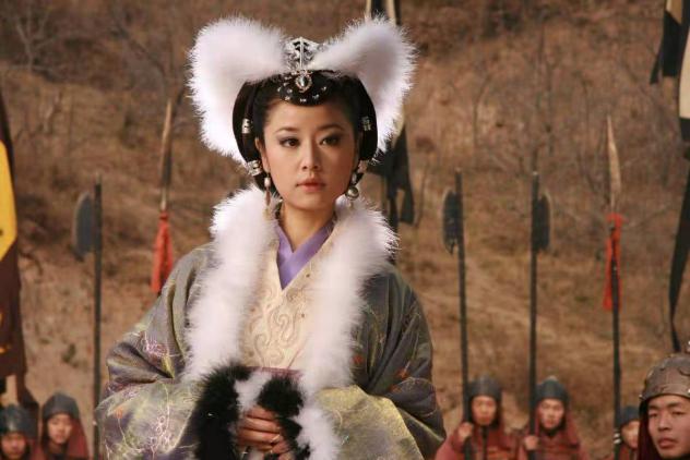 从时尚到影视，人物角色“黑化”，如何靠妆容实现？