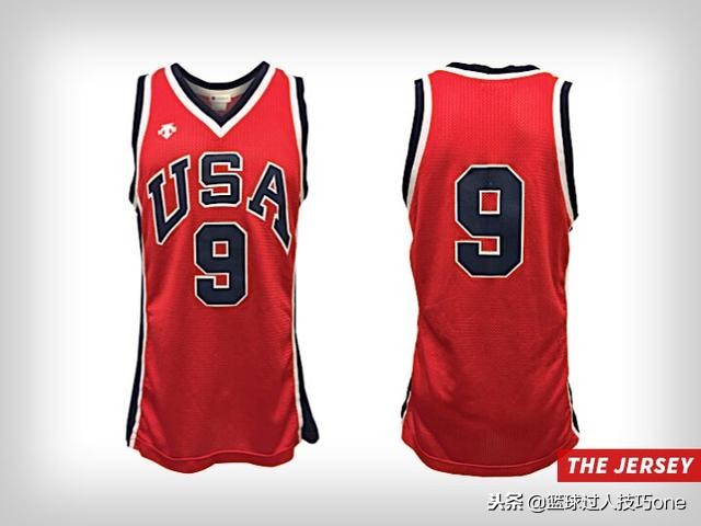 乔丹如何评价球衣拍出1009万美元 (乔丹穿哪件球衣拿了六连冠)