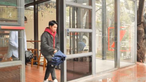 折叠反向伞带手电筒,伞自动折叠照明