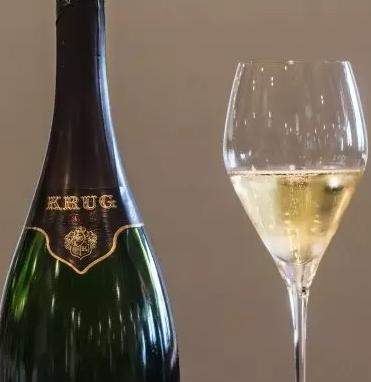 听说你快烦死了，喝杯起泡酒快乐一下？