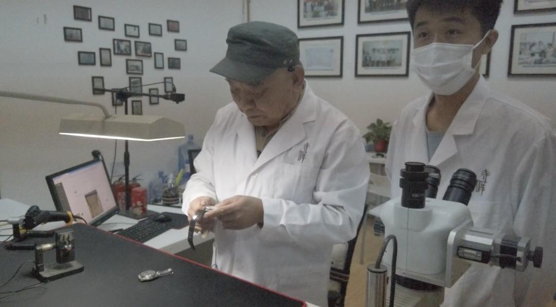 修表师傅的劳力士零件从哪里来,修表师傅三十年