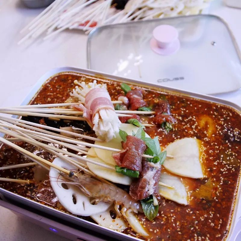 在家自制烧烤邻居家小孩都馋哭了,自己做辣条隔壁小孩都馋哭了