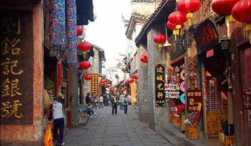 悠悠沱江：渔夫点亮边城夜，灯火照得凤凰醉！