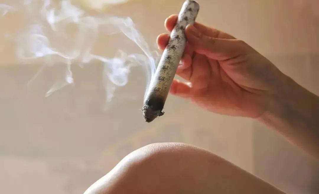 一做艾灸就拉肚子,一做艾灸就喉咙疼