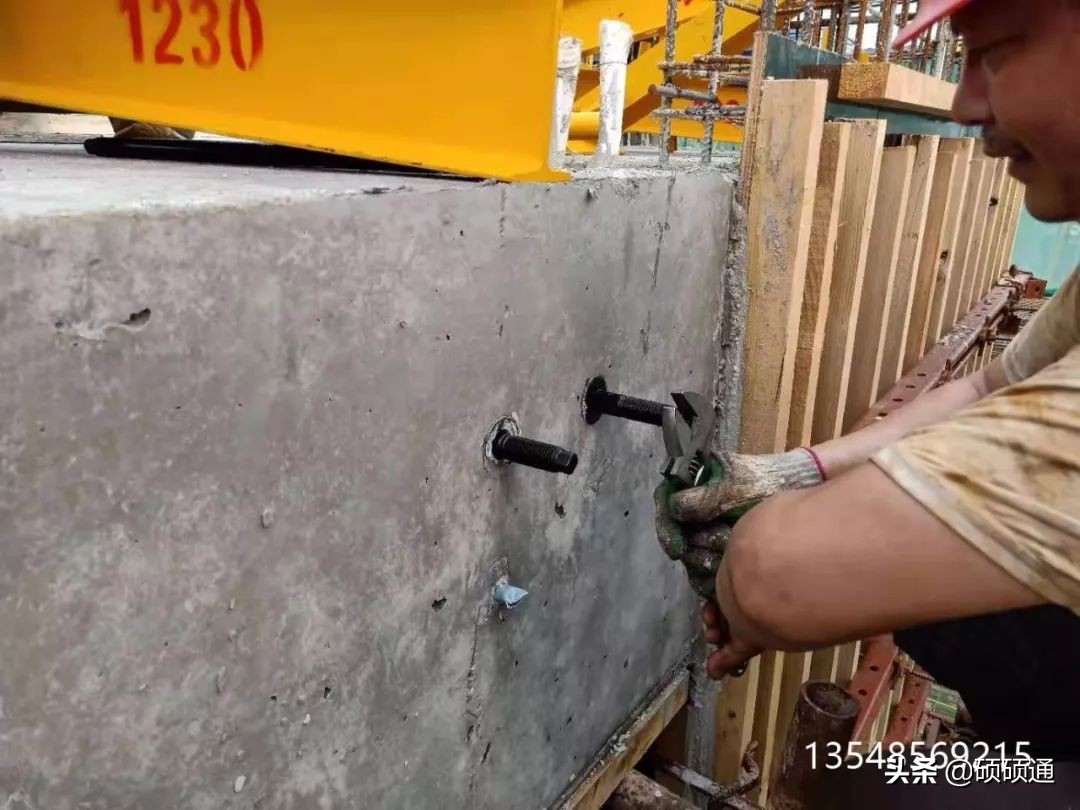 一种新型悬挑架的安装搭设装置,施工现场新型悬挑架