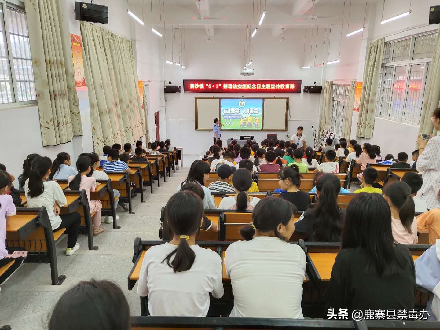 寨沙镇开展“6·1”禁毒法实施纪念日主题宣传教育活动