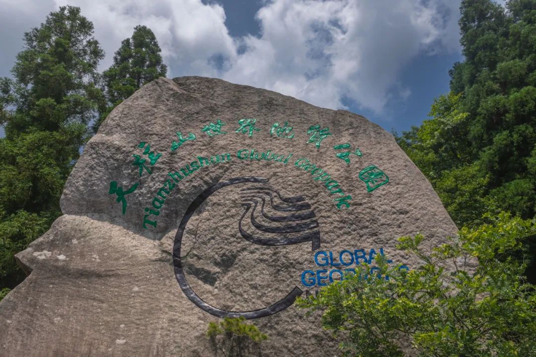 五岳中的南岳位于哪个省,九华山和天柱山哪座更值得游一游