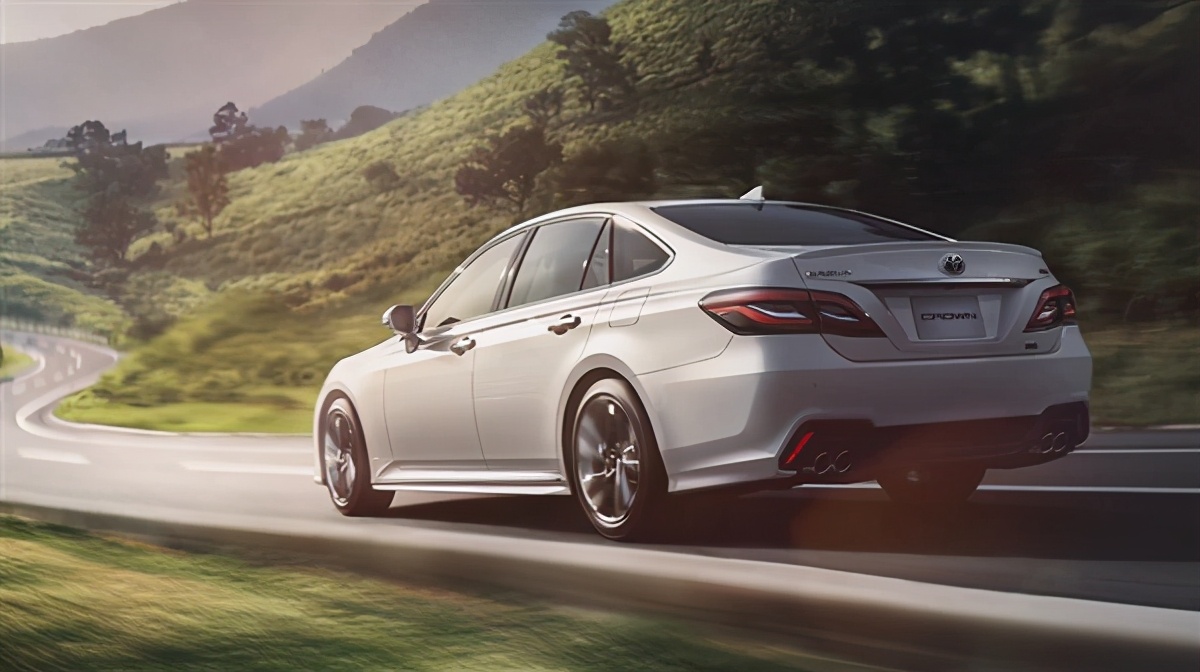 全新皇冠15代上市,新款15代皇冠