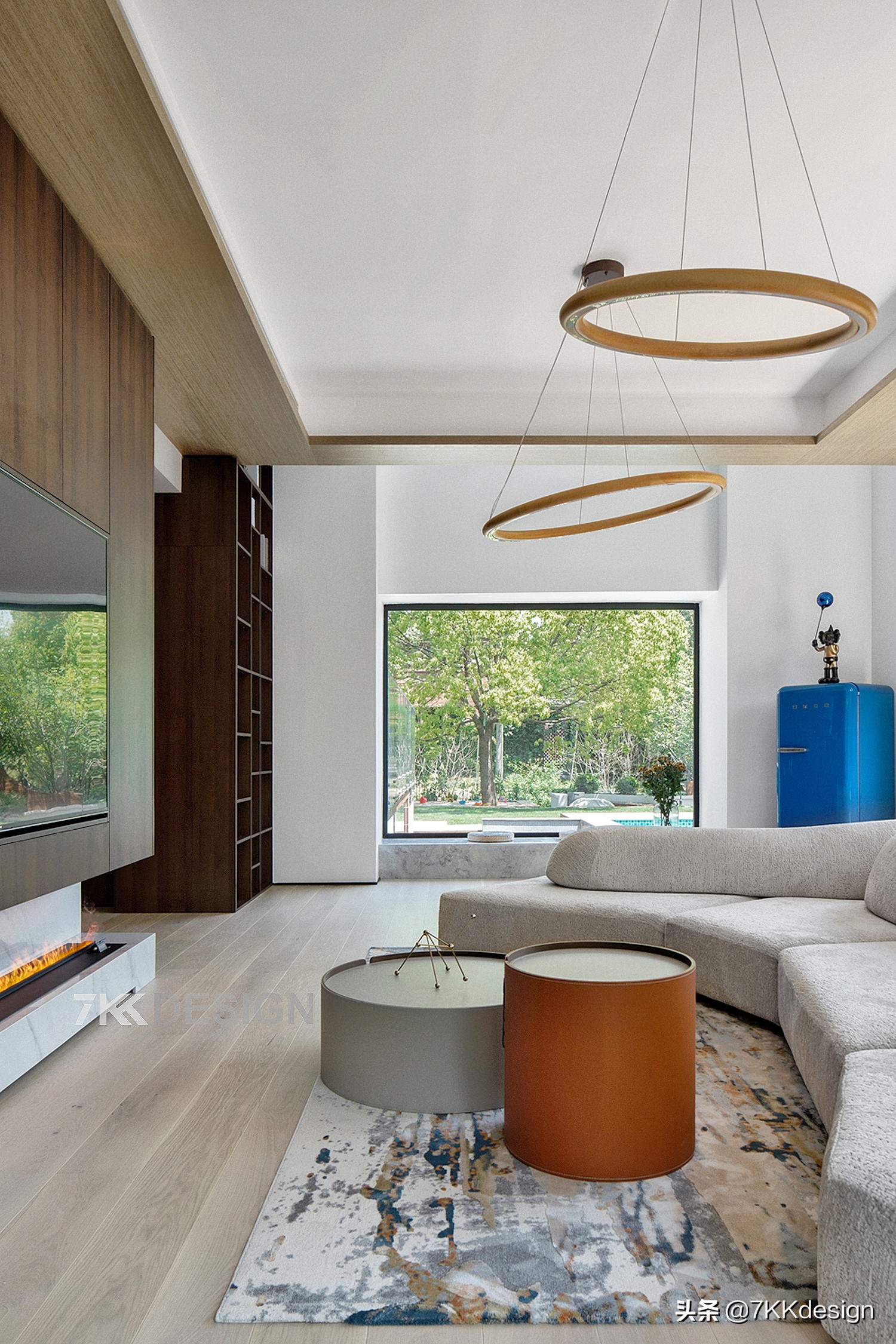 海边联排别墅小院实景现代轻奢,独栋带院子的小别墅年代感