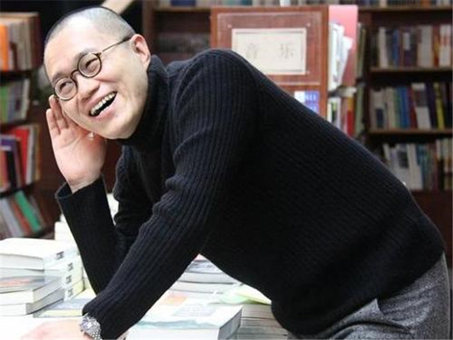 “公知”梁文道：虽有质疑却一直屹立不倒，与他精心包装人设有关