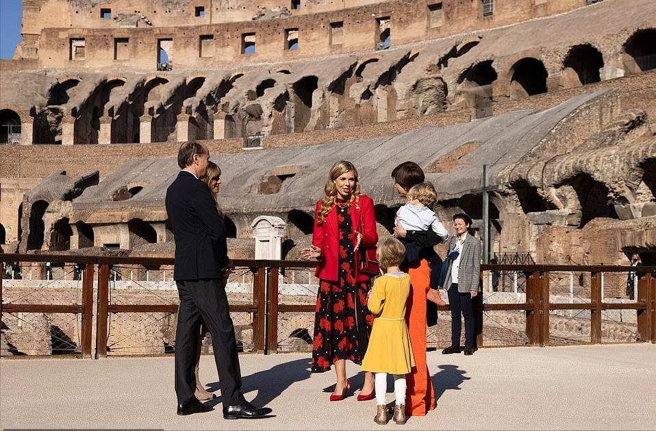 英国第一夫人成G20时尚黑马！穿500块的Zara上衣，印花裙是租来的