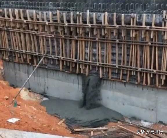 用钢筋加固模板,用槽钢加固模板