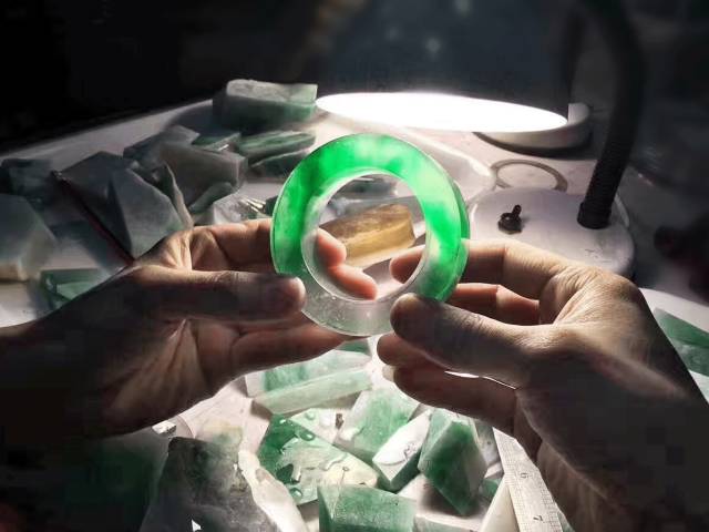 原来老缅都有三招祖传“看石绝学”，难怪我们切不涨！