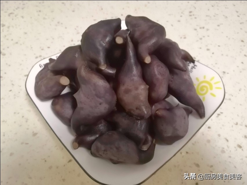 菱角熟怎么吃最容易剥开壳视频,菱角怎么剥壳最简单方法