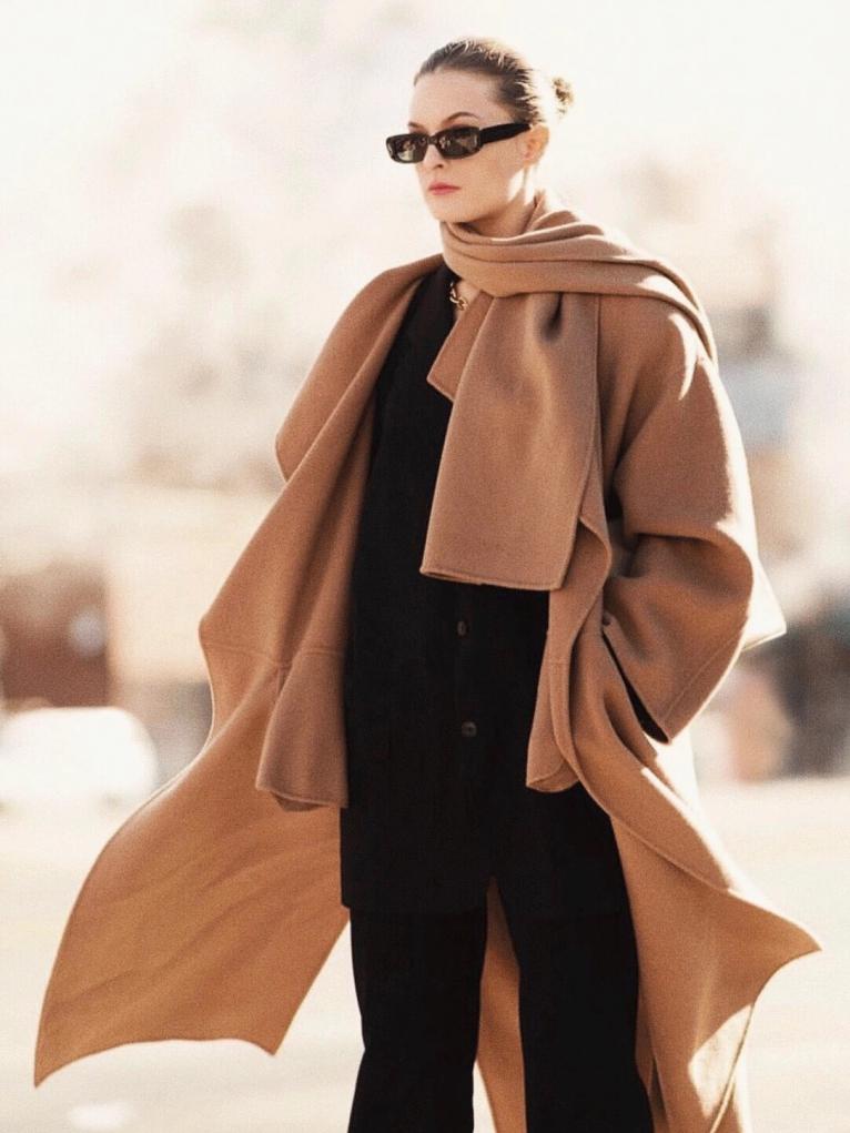 大衣围巾女冬季高级感系法,喜欢穿大衣的女孩子是什么风格