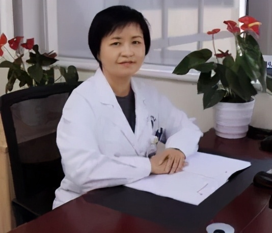 宫颈癌手术后右腿不适是什么原因,宫颈癌术后中危因素要放疗吗