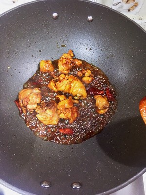 正宗蒸黄焖鸡视频,正宗黄焖鸡大料面