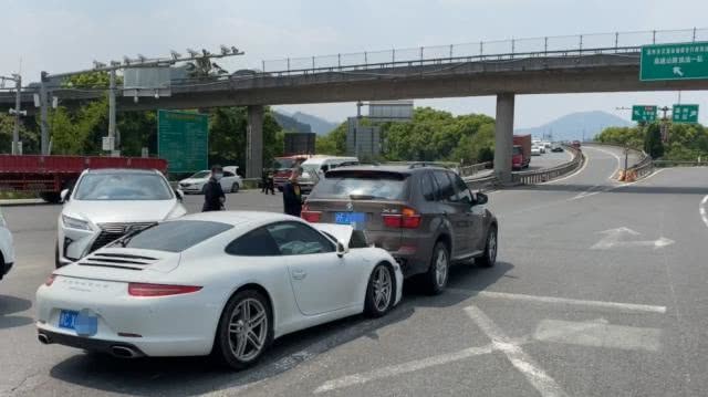 保时捷被撞修了5万合理吗,保时捷被撞自己修