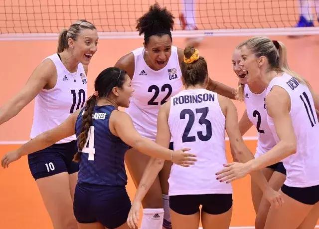 中国女排主力回归第四战对战美国,中国女排为夺冠喝彩
