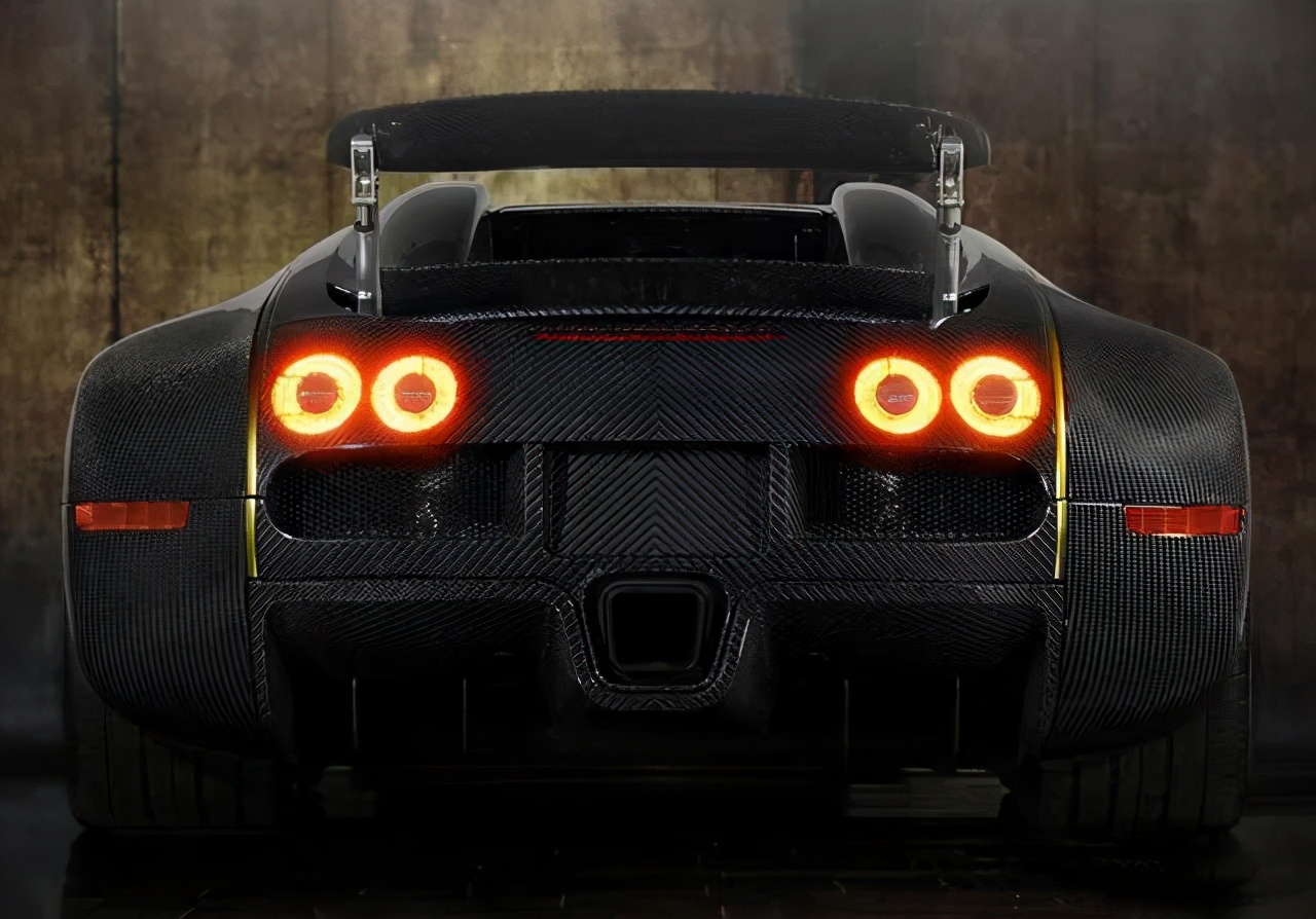 石油大亨的黑色定制跑车,黄金布加迪威龙玩具车