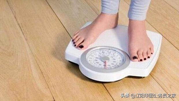 夏天中暑的视频,夏天中暑喝什么