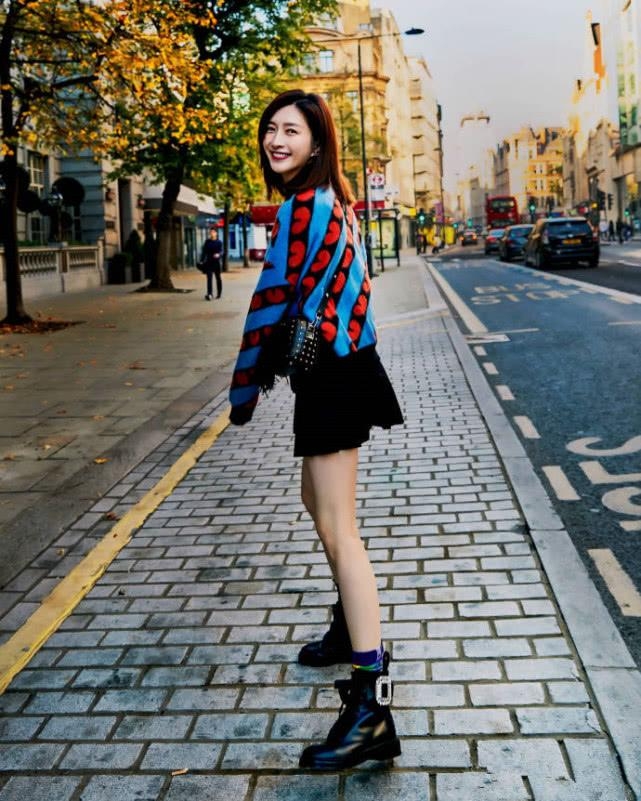 江疏影穿高筒靴配光腿神器,江疏影穿袜子视频教程