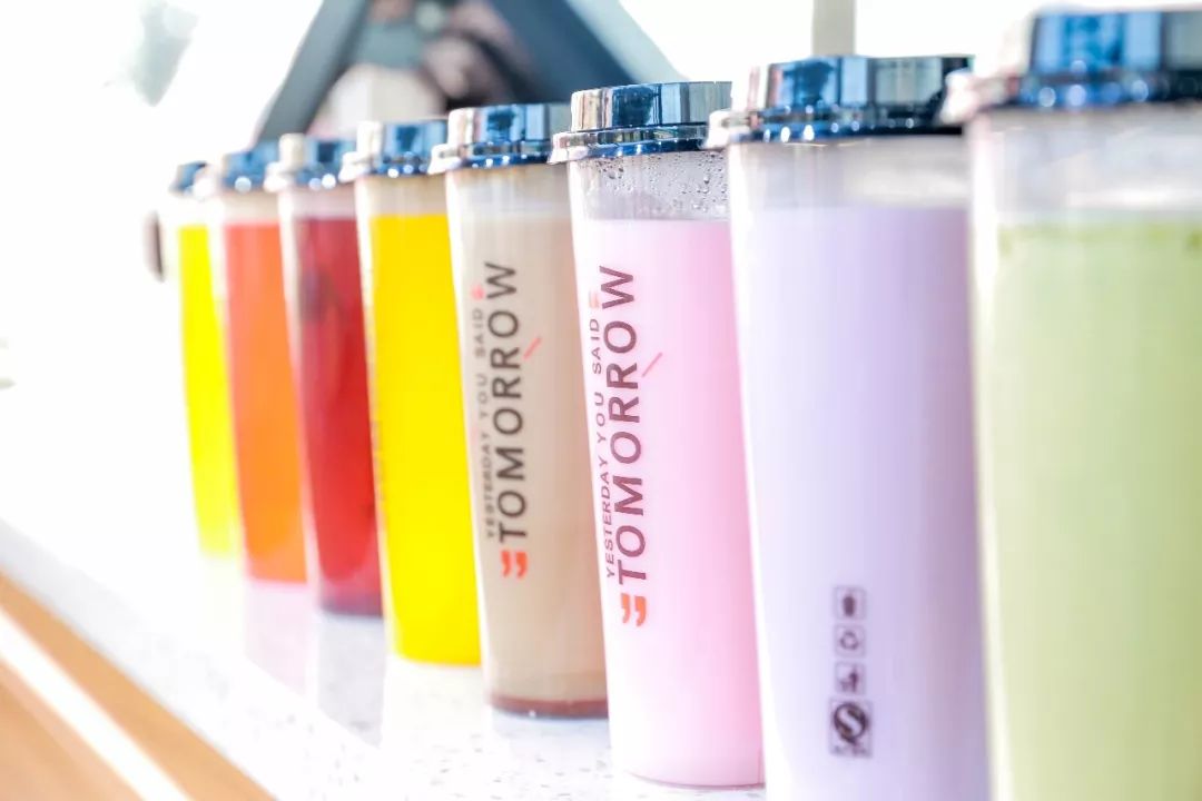 开一家饮料公司能赚多少钱,怎么开一家奶茶饮品店