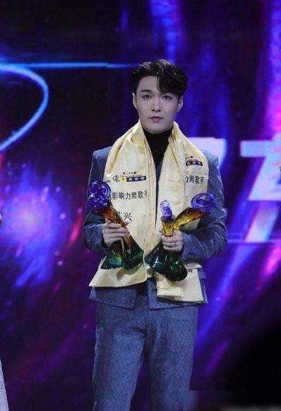 张艺兴绅士行为,张艺兴绅士范儿