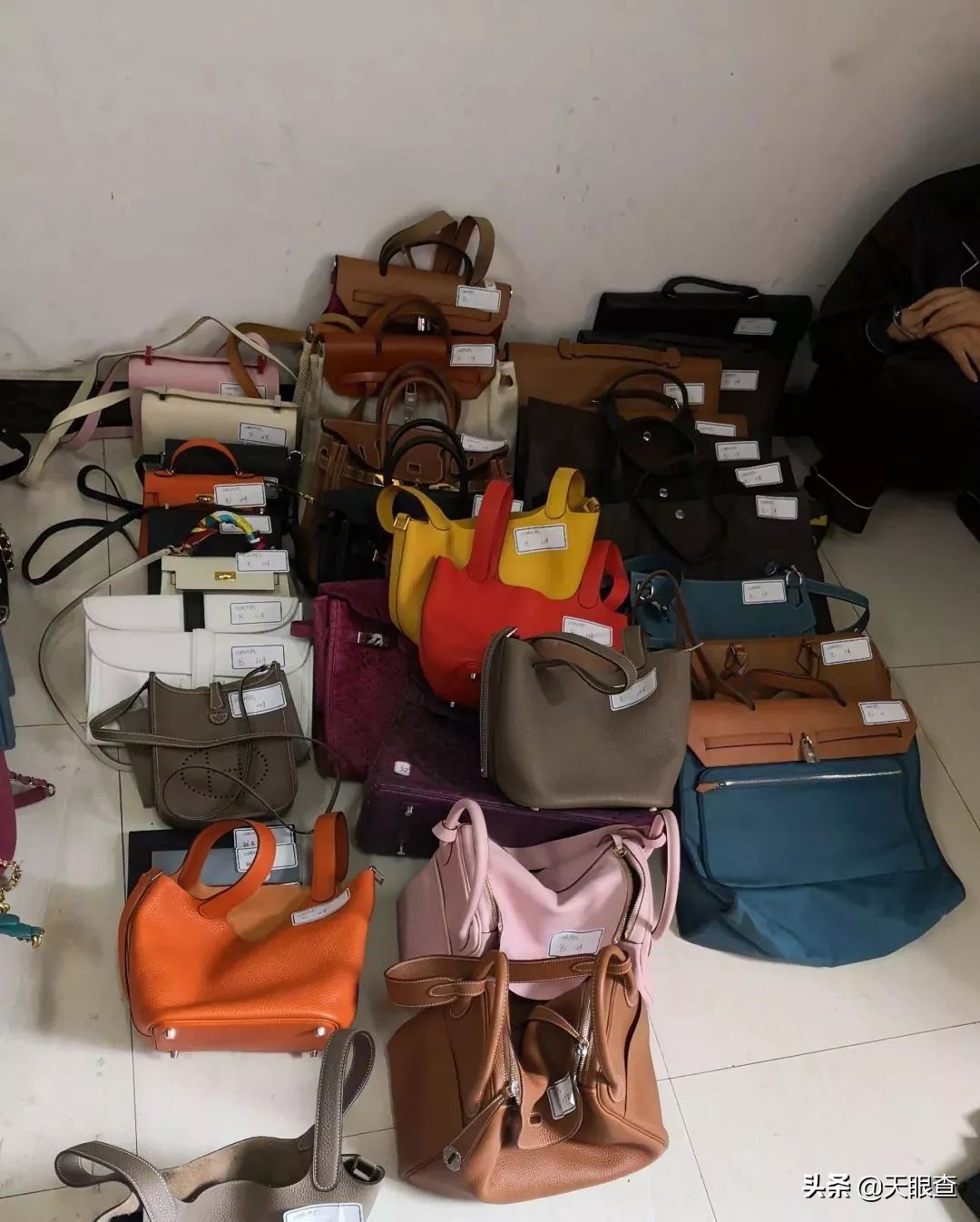 重庆老太太3万名牌包装大葱，背后竟牵出售假窝点