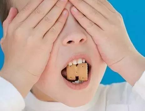 三种习惯让宝宝烂牙,宝宝烂牙是怎么回事