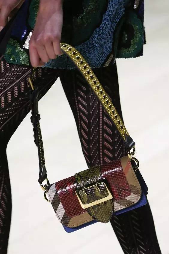 凹造型的包包图片大全,高级感褶皱包