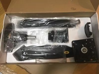 小桌面布置电脑笔记本,台式电脑显示屏小桌子