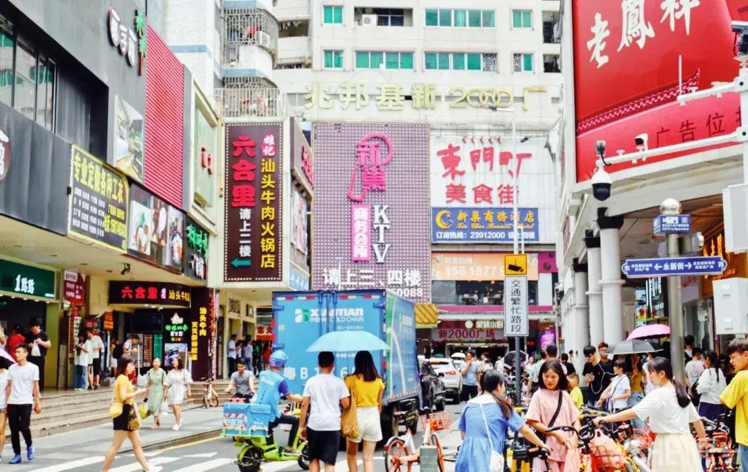 这里是东方世界,东门离这里有多远