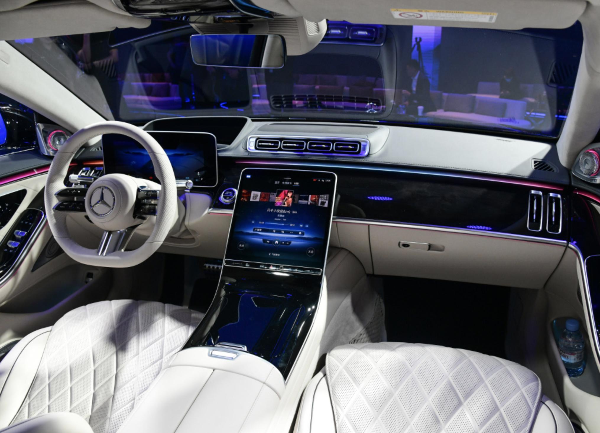 2024款奔驰轿车220落地价格,奔驰2809落地价