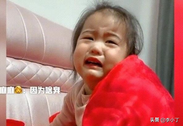 女儿哭诉“被窝太臭”走红网络，妈妈：我是第一个因为放屁成网红