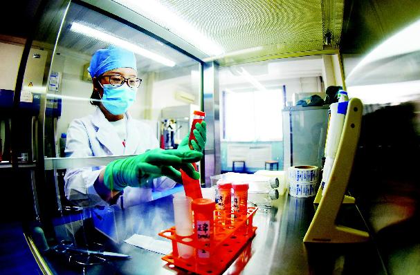 扬大医精诚为怀，谱宏业仁术是本