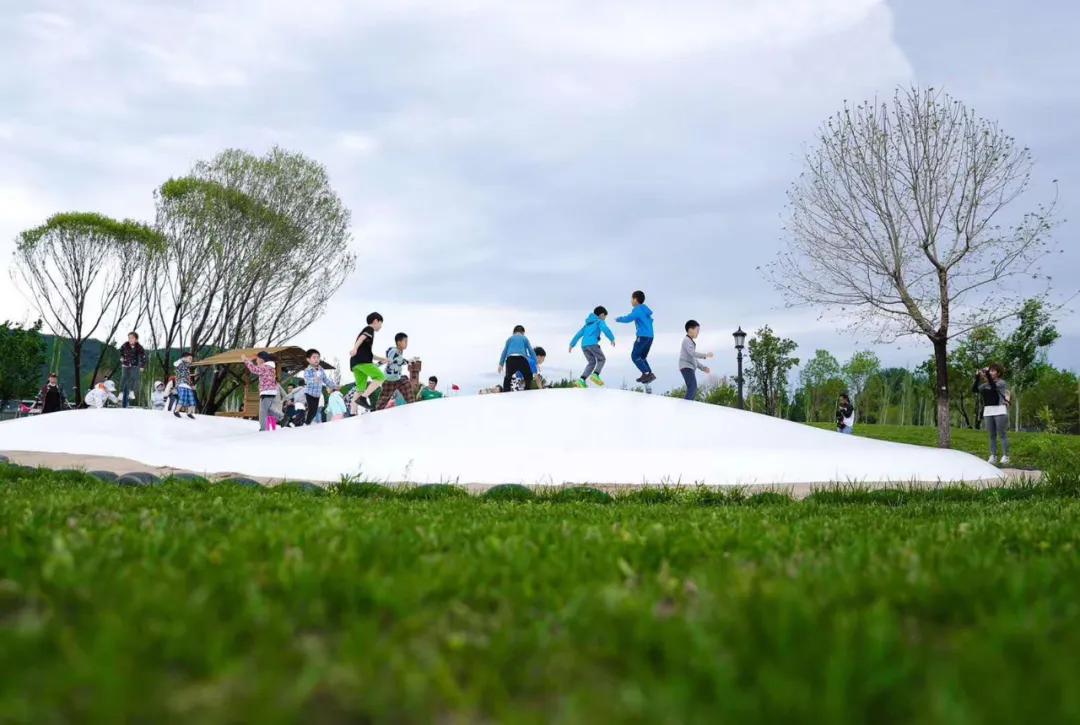 蹦床高空运动,蹦床户外